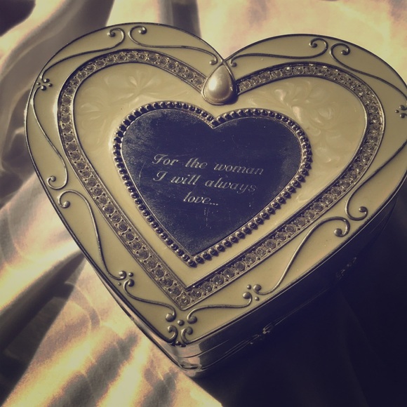 Jewelry Box - Picture 1 of 3